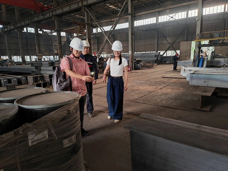 Renforcement des liens — Un client malaisien explore les solutions de construction métallique