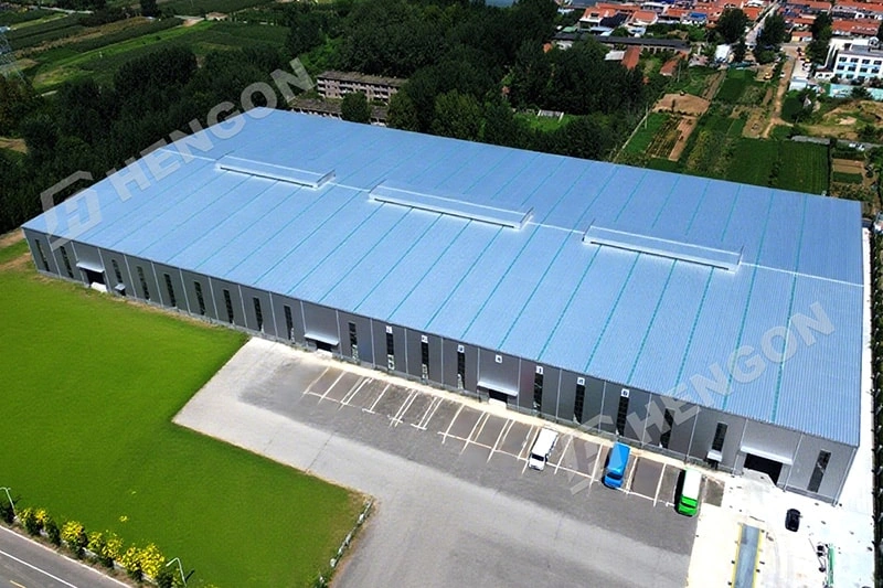 Pourquoi les hangars à structure métallique préfabriquée de Chine sont exportés dans le monde entier : trois avantages clés expliqués Pourquoi les hangars à structure métallique préfabriquée de Chine sont exportés dans le monde entier : trois avantages clés expliqués