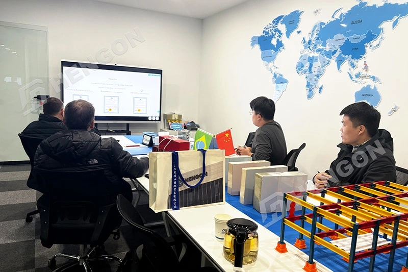 Visite d'un client brésilien à Hengon pour un projet d'entrepôt en acier