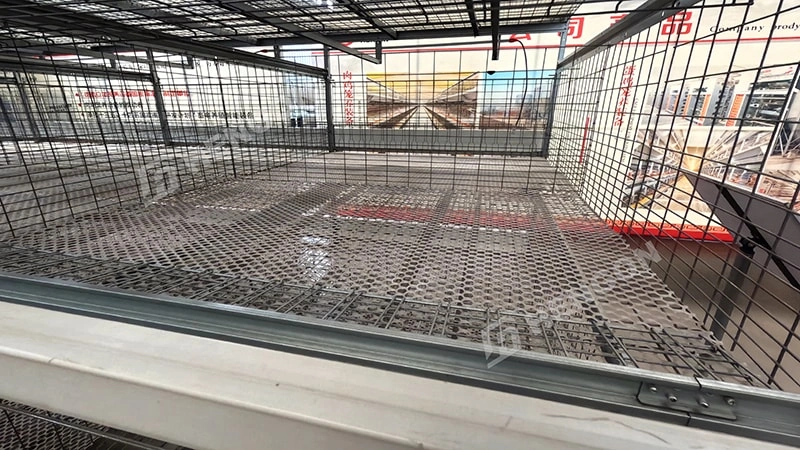 Philippines-Poulets de chair en cages 