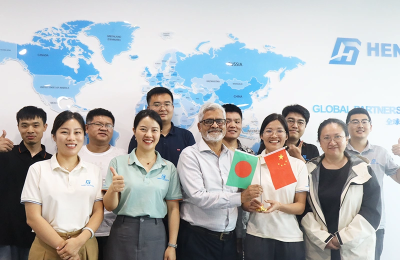 Bienvenue aux clients bangladais venus visiter notre usine