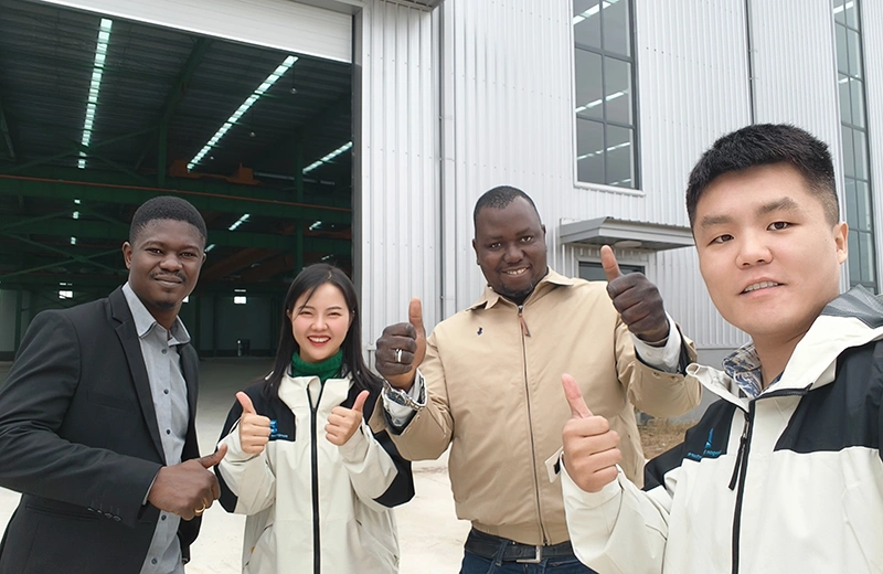 Bienvenue aux clients du Burkina Faso en visite dans notre usine 